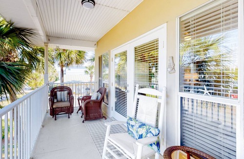 Crystal Beach Condo | 70 m² Condo ∙ 1 bedroom ∙ 4 guests