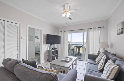 Pensacola Beach Condo | 70 m² Condo ∙ 2 bedrooms ∙ 6 guests