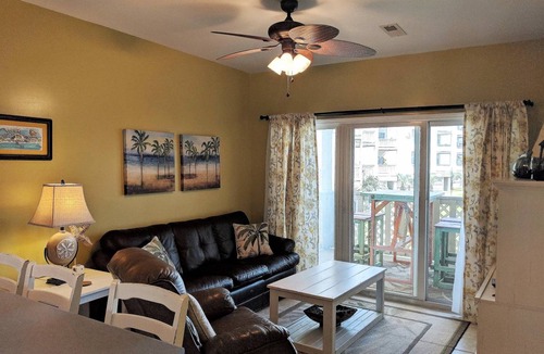 Pensacola Beach Condo | 70 m² Condo ∙ 2 bedrooms ∙ 6 guests