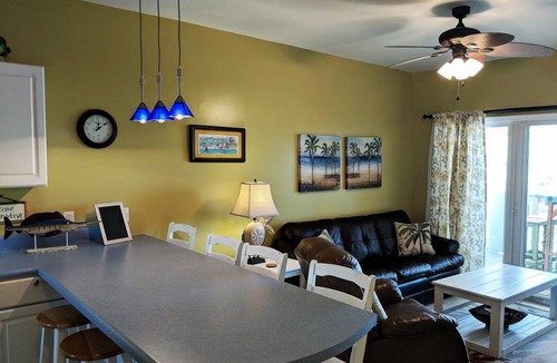 Pensacola Beach Condo | 70 m² Condo ∙ 2 bedrooms ∙ 6 guests