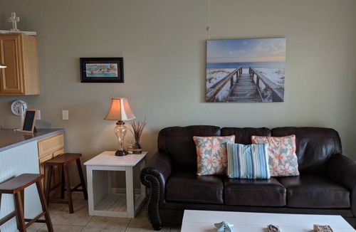 Pensacola Beach Condo | 70 m² Condo ∙ 2 bedrooms ∙ 6 guests