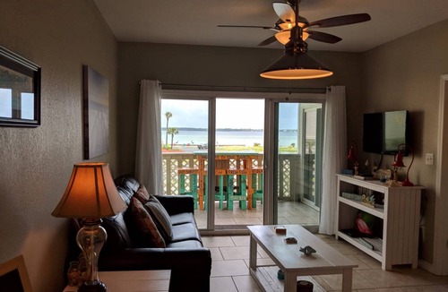 Pensacola Beach Condo | 70 m² Condo ∙ 2 bedrooms ∙ 6 guests
