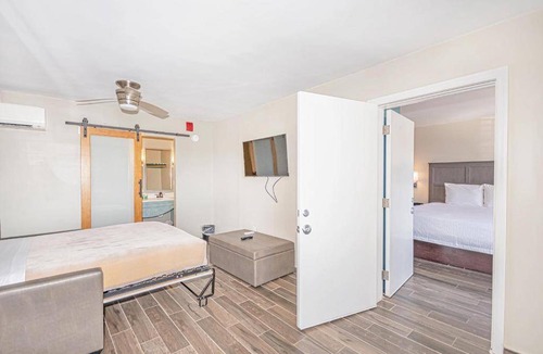 Tallahassee House | 700 m² Motel ∙ 2 bedrooms ∙ 11 guests
