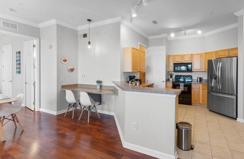 Loughman Apartment | 721TR 2BR Condo APT Heated Pool HotTub King Bed