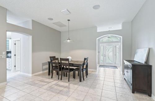 Chatham House | 7294 Z2A VILLAGE OF CHATHAM by REMAX Premier