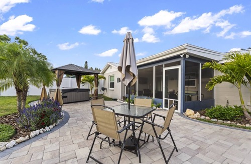 Crystal Lake House | 74 m² House ∙ 2 bedrooms ∙ 8 guests