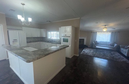 Sneads House | 7872 Modern & spaces 3-bedroom house with AC and WiFi in wonderful Sneads.