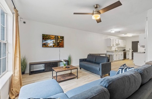 Griffin Heights House | 8 BEDROOMS - Luxury ModernHomes - Next to FSU - CENTRAL- COMFY - Near Downtown
