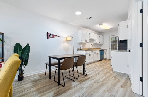 Griffin Heights House | 8 BEDROOMS - Luxury ModernHomes - Next to FSU - CENTRAL- COMFY - Near Downtown