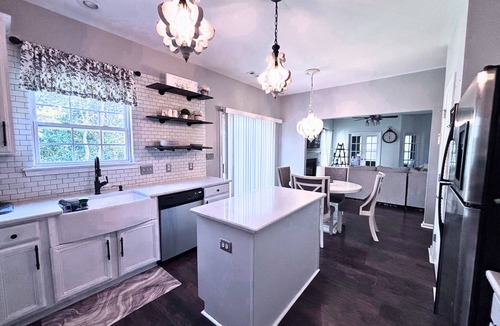 Charlotte House | 8-Beds Home Near Uptown, Stadiums, Concert Pavilion & UNCC