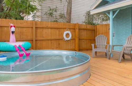 Smith's Memento House | 8 Beds! Steps 2 Ocean Center Cowboy Pool Beach