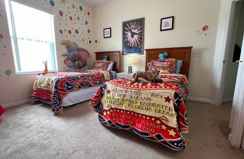 Tuscan Hills Villa | 8 Mi to Disney! Villa w/Heated Pool & Games