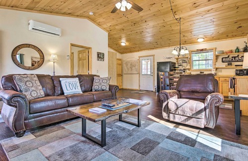 Cherokee Cabin | 8 Mi to Great Smoky Mtn National Park: Cozy Cabin