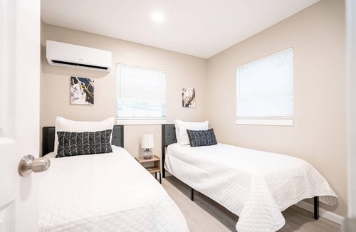 University Hotel | 800 m² Hotel ∙ 2 bedrooms ∙ 5 guests