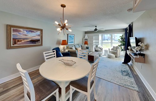 Crescent Beach Condo | 88 m² Condo ∙ 1 bedroom ∙ 4 guests