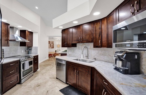 Southwest Ranches Villa | 8BR Luxury Villa w/Amazing Pool & Basketball