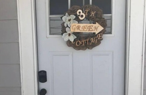 College Park House | 8th Green Cottage "A relaxing Oasis in the city" Guesthouse