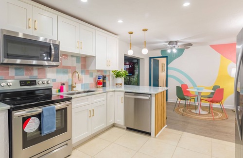 Carter Norwood House | 9 beds! Walk 2 Beach | Game Room | Cowboy Pool | Mini Golf! PETS OK!
