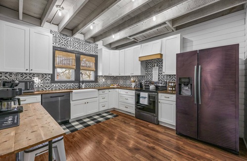 Coalfield House | 9 min to Windrock/12 min to Oak Ridge-Sleeps 6+/2 car garage/Full Laundry