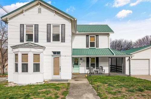 Coalfield House | 9 min to Windrock/12 min to Oak Ridge-Sleeps 6+/2 car garage/Full Laundry