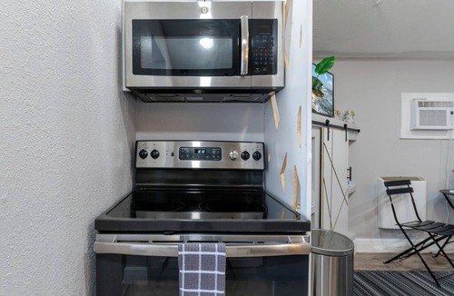 St. Petersburg - Clearwater Apartment | 9 Units Shared Courtyard Sleeps 26