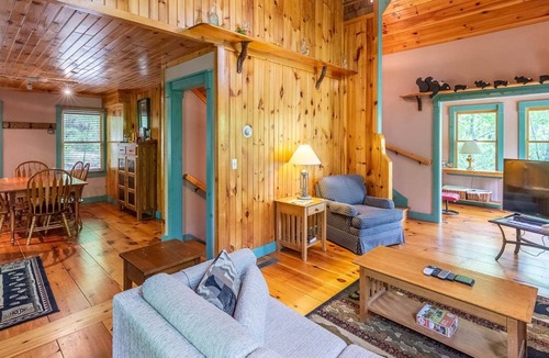 Glenville Cabin | A Bear Escape - A Gorgeous Mountain Home Located Minutes from the Lake!