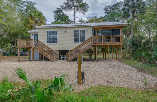 Crawfordville House | A beautiful house nestled in Saint Marks a block from the water . Quiet and cozy