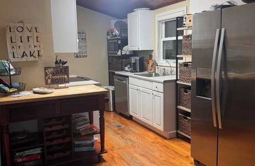 Columbia House | A Charming 2-bedroom house located on Lake Murray SC!