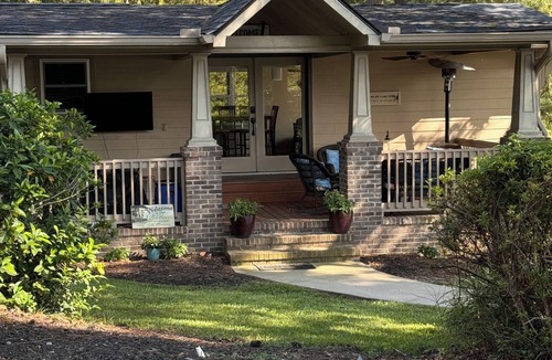 Columbia House | A Charming 2-bedroom house located on Lake Murray SC!