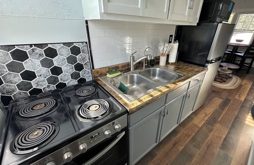 DeLand Apartment | A Cozy & Charming 2 bedroom Apartment in Historic Downtown Deland.
