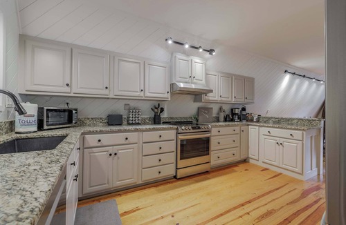 Morganton Cabin | A-Frame on Lake Blue Ridge | Dock, Hot Tub, Kayaks