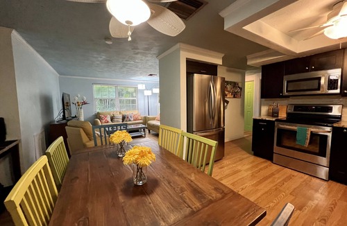 Lake Shore Estates House | A Little Slice of Key West on Lake Tarpon - Kayak and fish from the back yard