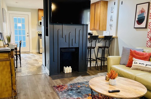 Boger City House | A Modern LincolntonCottage featuring 2 Queen bedrooms & 1.5 Bathrooms