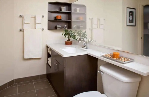 Ashley Oaks House | A quick drive from McGhee Tyson Airport! Private Full Kitchen! Pets Allowed!