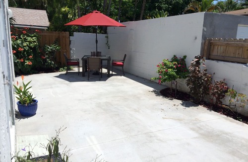 Central Oakland Park Apartment | A Quiet Oasis - Private Studio - Large Saltwater Pool