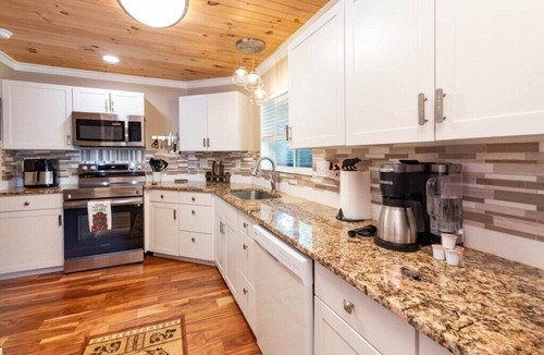 Maggie Valley Cottage | A Round the Glen -Unique 2BR, 2BA, Fenced Yard, Firepit