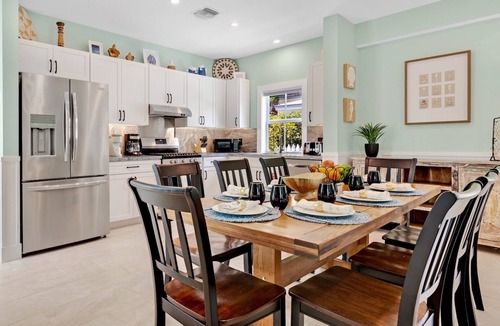 Uptown - Upper Duval House | *A ROYAL AFFAIR @ DUVAL* Three Home Compound + LAST KEY SERVICES…