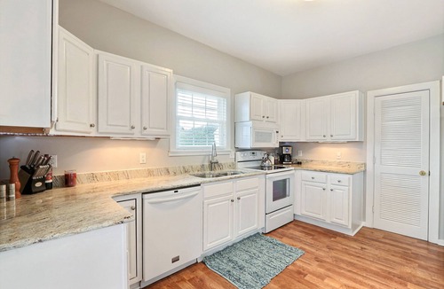 Tybee Island House | A SHORE THING! Steps from North Beach! Free Golf Cart On Site!