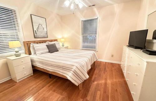 North Litchfield Beach House | A Some Place Special Minutes to Beach Sleeps 10