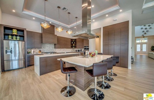 Caloosahatchee Villa | A spacious 6-bedroom retreat in sunny Cape Coral.