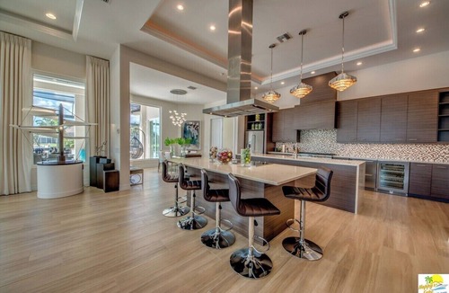 Caloosahatchee Villa | A spacious 6-bedroom retreat in sunny Cape Coral.