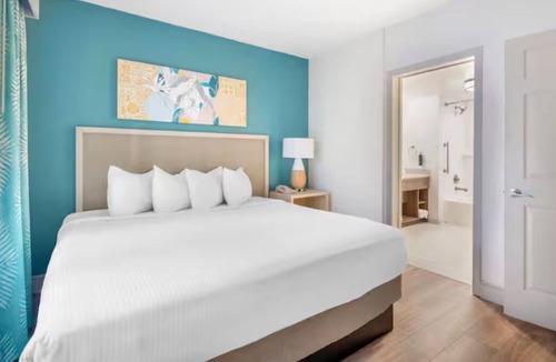 West Kissimmee Hotel | A Stay That Exceeds Expectations Every Time! Outdoor Pool, Unit with Kitchen!