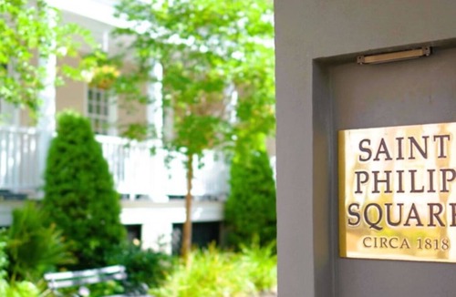 Cannonborough Elliotborough House | A1 at Saint Philip Square, One Block to King, Vibrant Historic Retreat