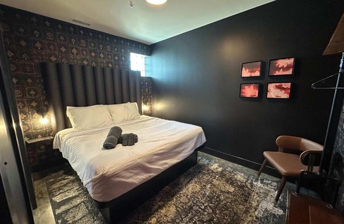 Downtown Louisville Hotel | A12 The Upper Paddock Stretch Suite