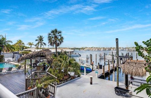 Meadows House | Abaco - Large waterfront 2x2 end unit with boat slip