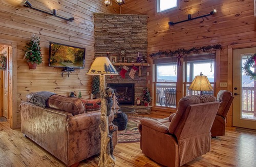 Smoky Mountains Cabin | Above Awe - 2BR/2.5BA Awesome View of Wears Valley