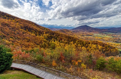 Gatlinburg - Pigeon Forge Cabin | Above Awe