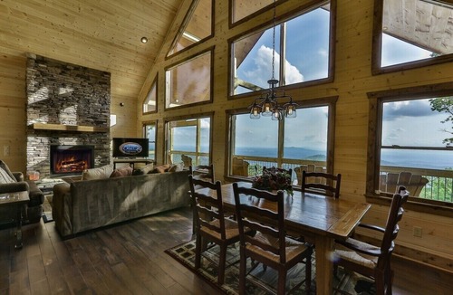 Jasper Cabin | Above The Clouds | Talking Rock, GA