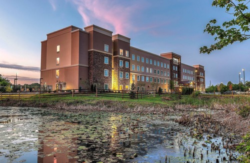 Farragut Apartment | Accessible Studio w/Breakfast, Pool + BBQ Area