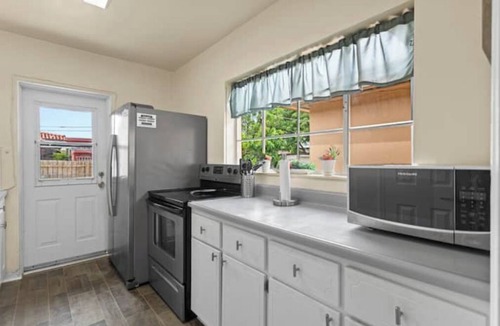 Flagami House | Accommodation with swimming pool in West Miami